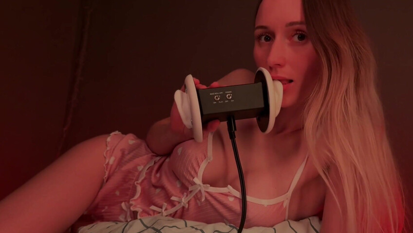 Barberry ASMR - Girlfriend Gives You Surprise at Home & Licking Sounds