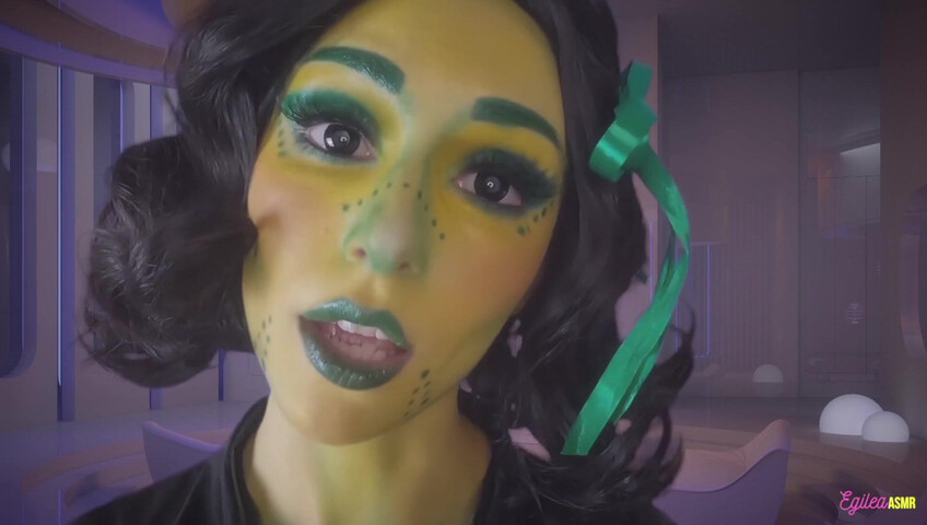 Egilea ASMR - Alien wife kisses you
