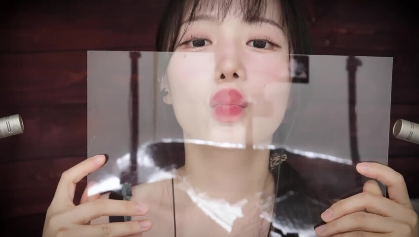 Jamonghae ASMR - 17 Aug 2025 - Acrylic Board Kiss