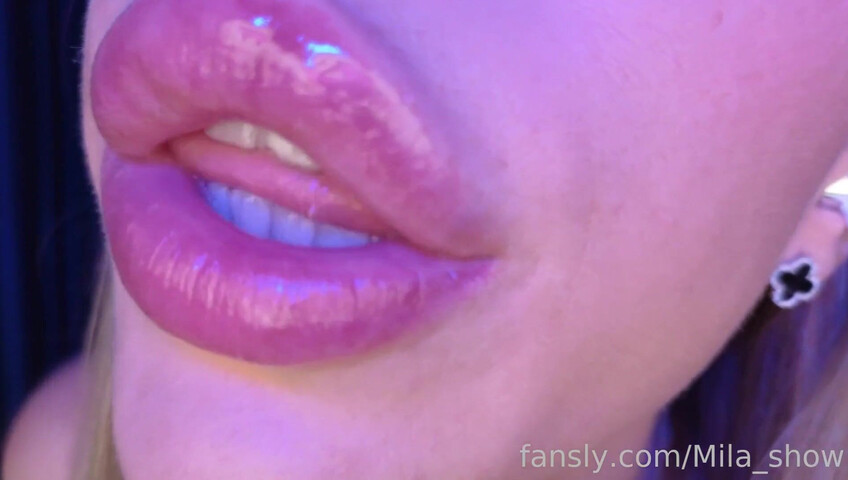 Mia Show - Zoe ASMR - 4K Wet Mouth & Lens Licking ASMR