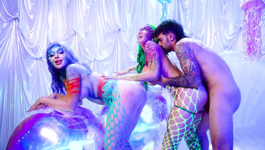 Jewelz Blu & Little Puck - DEEP SEA PUSSY DIVING | BGG Facial
