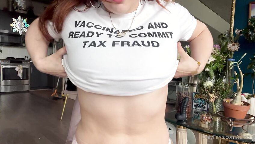 Nixxxie - CUMMM watch me masturbate with a dildo in front of my windows