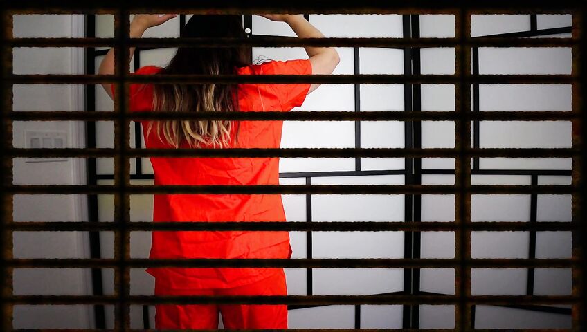 lalunalewd - Helping Mommy Out of Jail