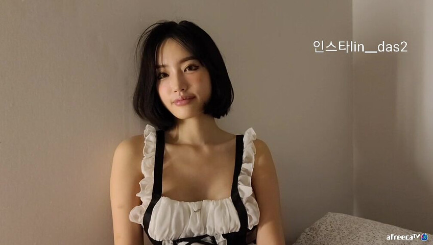Crystal1 ASMR - Sexy Asian Maid Cosplay