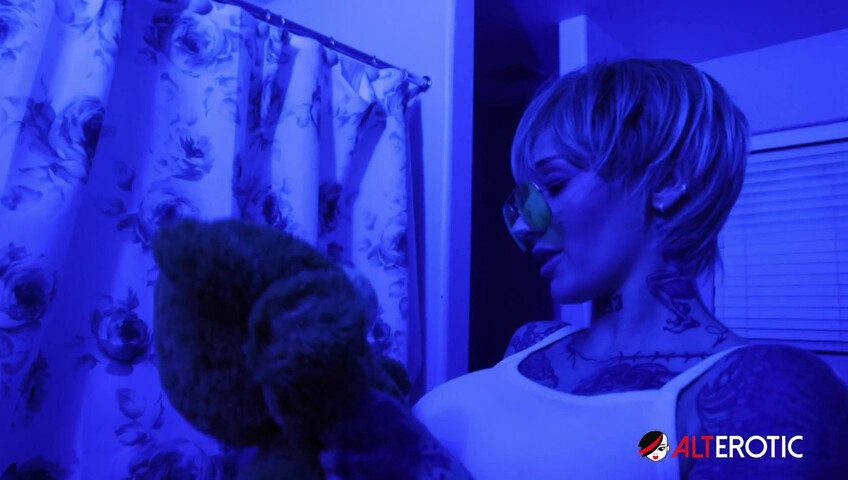 Kitty Quinn Plays Serial Killer Dahmer in This Surreal Solo - Sep 24, 2026